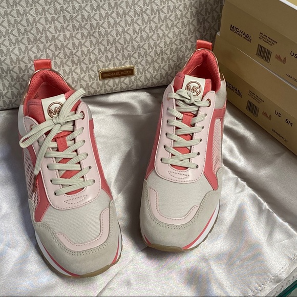 MK tennis - Picture 4 of 6